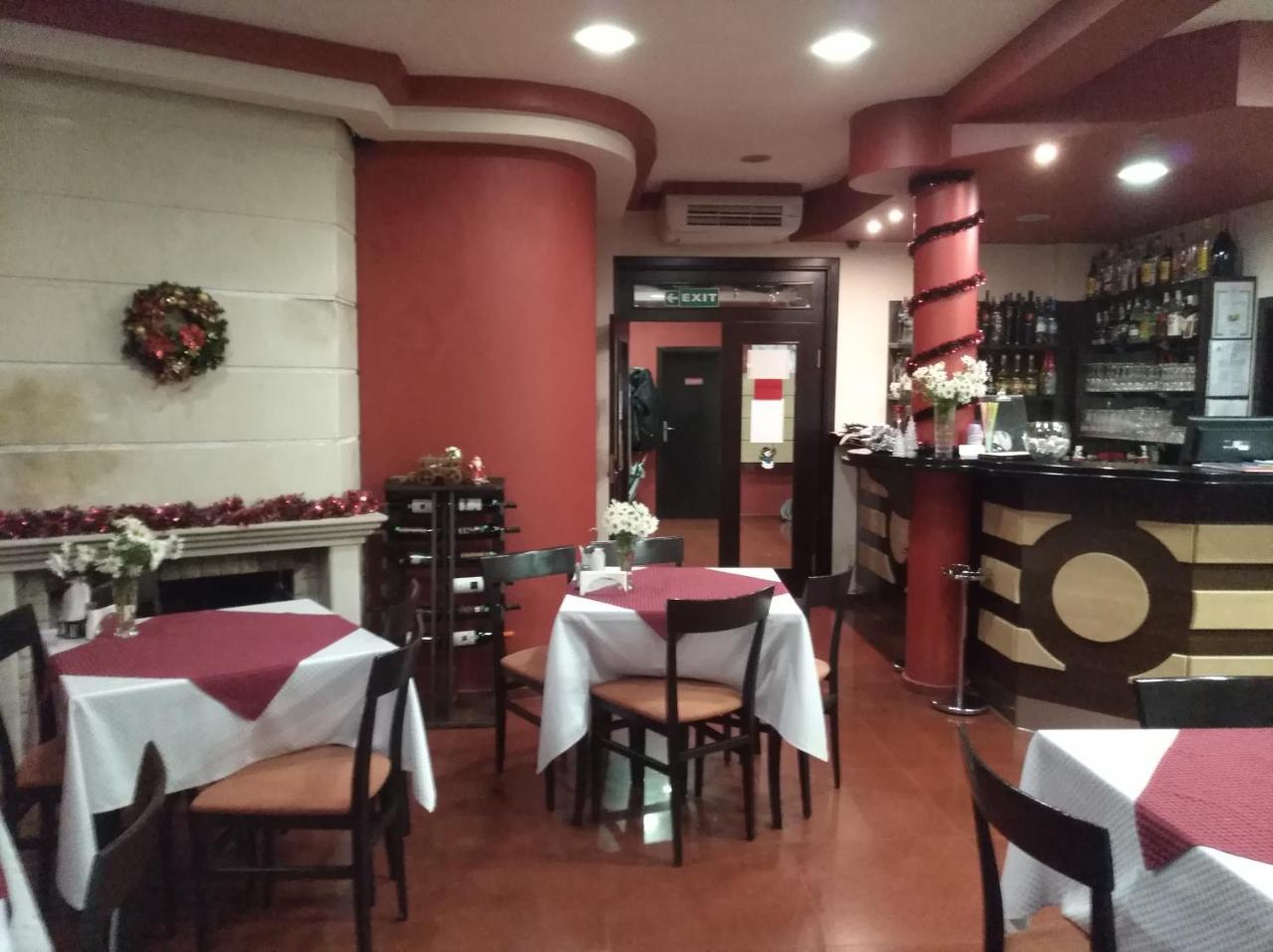 Hotel Byalo More Banite Bagian luar foto